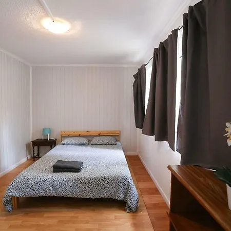 B Flat Wich A Pool Appartement