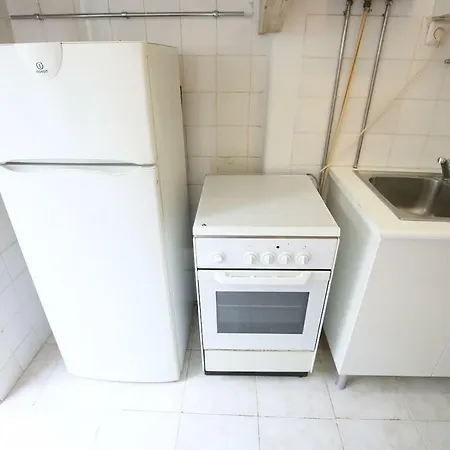 B Flat Wich A Pool Appartement