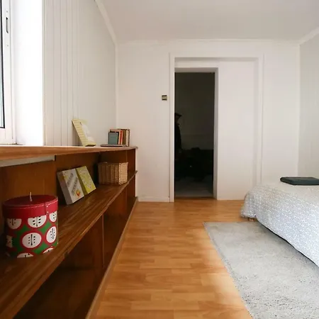 B Flat Wich A Pool Appartement